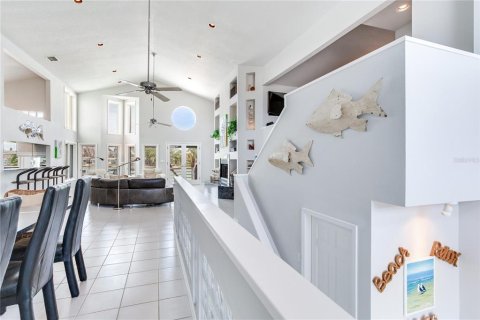 Купить виллу или дом в Норт-Редингтон-Бич, Флорида 6 комнат, 236.06м2, № 1628311 - фото 10