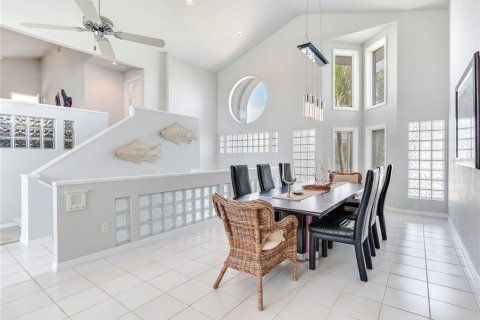Купить виллу или дом в Норт-Редингтон-Бич, Флорида 6 комнат, 236.06м2, № 1628311 - фото 22