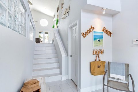 Купить виллу или дом в Норт-Редингтон-Бич, Флорида 6 комнат, 236.06м2, № 1628311 - фото 7