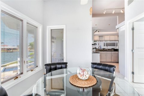 Купить виллу или дом в Норт-Редингтон-Бич, Флорида 6 комнат, 236.06м2, № 1628311 - фото 29