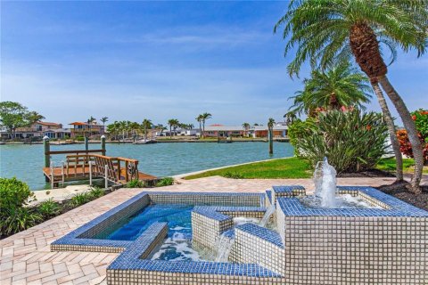 Купить виллу или дом в Норт-Редингтон-Бич, Флорида 6 комнат, 236.06м2, № 1628311 - фото 3