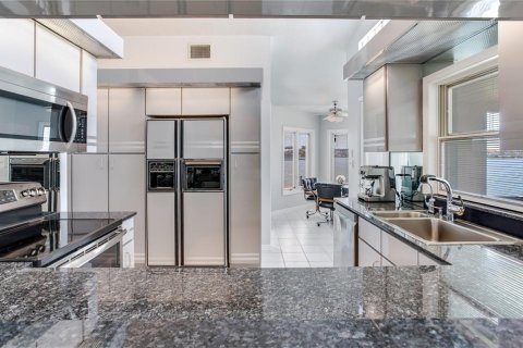 Купить виллу или дом в Норт-Редингтон-Бич, Флорида 6 комнат, 236.06м2, № 1628311 - фото 23