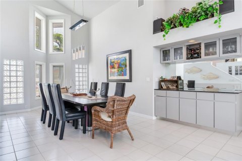 Купить виллу или дом в Норт-Редингтон-Бич, Флорида 6 комнат, 236.06м2, № 1628311 - фото 21