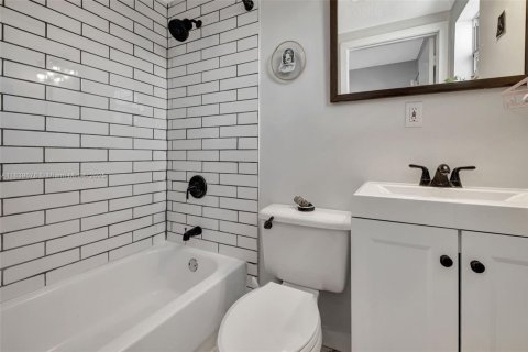 Condo in Miami, Florida, 1 bedroom  № 1830727 - photo 21