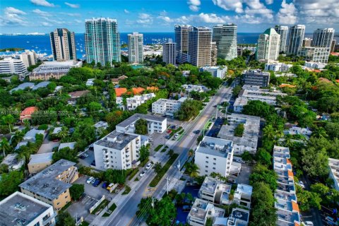 Condo in Miami, Florida, 1 bedroom  № 1830727 - photo 26