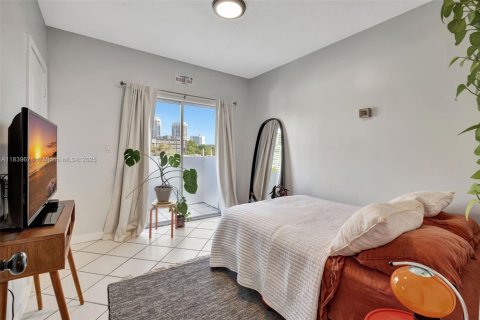 Condo in Miami, Florida, 1 bedroom  № 1830727 - photo 15