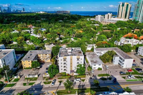 Condo in Miami, Florida, 1 bedroom  № 1830727 - photo 23