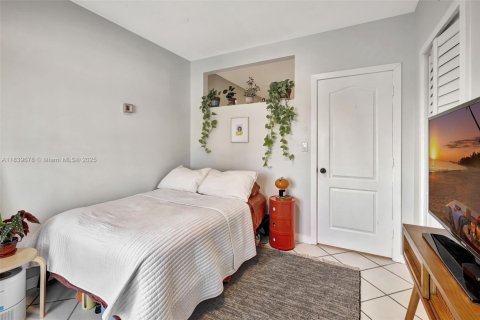 Condo in Miami, Florida, 1 bedroom  № 1830727 - photo 17