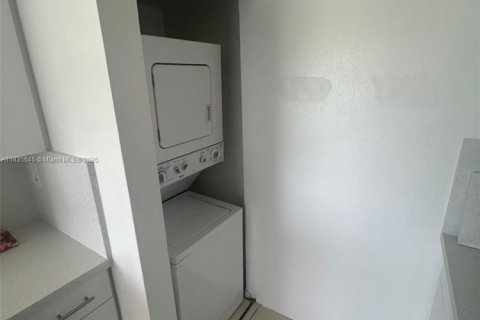 Condo in Miami, Florida, 2 bedrooms  № 1820187 - photo 8