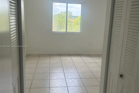 Condo in Miami, Florida, 2 bedrooms  № 1820187 - photo 6