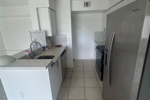Condo in Miami, Florida, 2 bedrooms  № 1820187 - photo 7