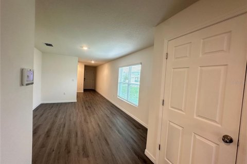 Casa en alquiler en Zephyrhills, Florida, 3 dormitorios, 144.93 m2 № 1903421 - foto 3