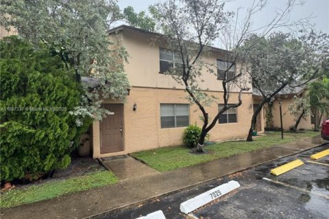 Condominio en alquiler en Plantation, Florida, 3 dormitorios, 150.87 m2 № 1933022 - foto 1