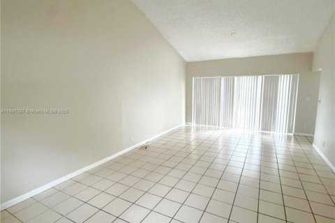 Condominio en alquiler en Plantation, Florida, 3 dormitorios, 150.87 m2 № 1933022 - foto 3
