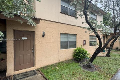 Condominio en alquiler en Plantation, Florida, 3 dormitorios, 150.87 m2 № 1933022 - foto 2
