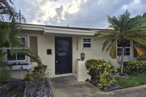Villa ou maison à Fort Lauderdale, Floride 4 chambres, 92.9 m2 № 2303977