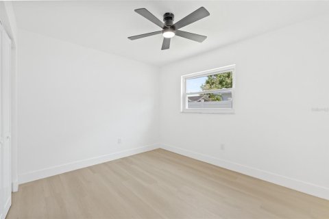 House in Saint Petersburg, Florida 4 bedrooms, 162.76 sq.m. № 1803804 - photo 22