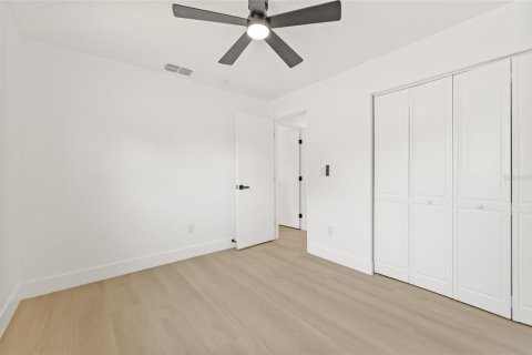 House in Saint Petersburg, Florida 4 bedrooms, 162.76 sq.m. № 1803804 - photo 23