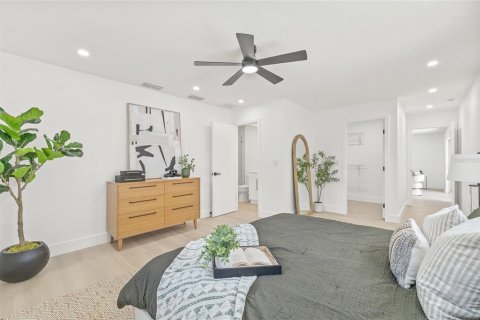 House in Saint Petersburg, Florida 4 bedrooms, 162.76 sq.m. № 1803804 - photo 17