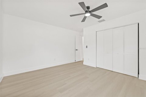 House in Saint Petersburg, Florida 4 bedrooms, 162.76 sq.m. № 1803804 - photo 25
