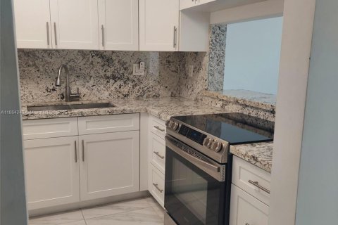Condominio en venta en Hollywood, Florida, 1 dormitorio, 67.54 m2 № 1932896 - foto 27