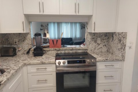 Condominio en venta en Hollywood, Florida, 1 dormitorio, 67.54 m2 № 1932896 - foto 5
