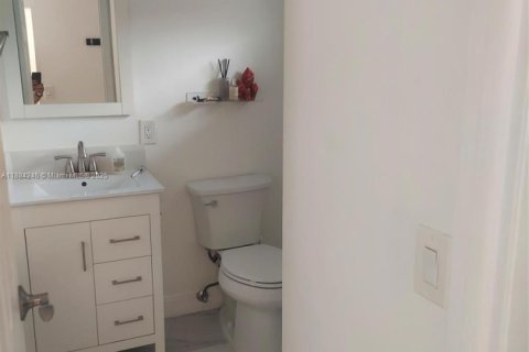 Condominio en venta en Hollywood, Florida, 1 dormitorio, 67.54 m2 № 1932896 - foto 8