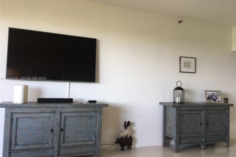 Снять в аренду кондоминиум в Ки-Бискейн, Флорида 1 спальня, 108.97м2, № 1991111 - фото 3