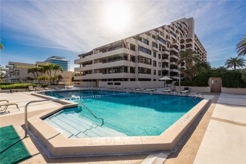 Copropriété à louer à Key Biscayne, Floride: 1 chambre, 108.97 m2 № 1991111 - photo 13