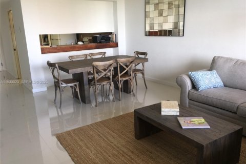 Снять в аренду кондоминиум в Ки-Бискейн, Флорида 1 спальня, 108.97м2, № 1991111 - фото 2