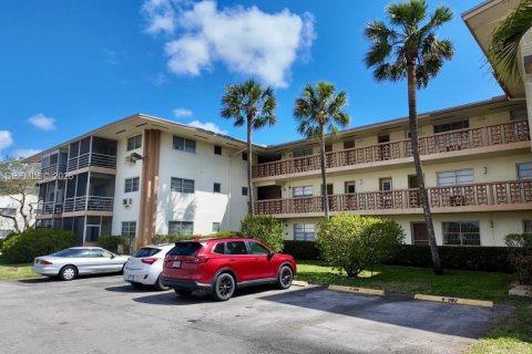 Купить кондоминиум в Майами, Флорида 1 спальня, 63.92м2, № 2044969 - фото 16