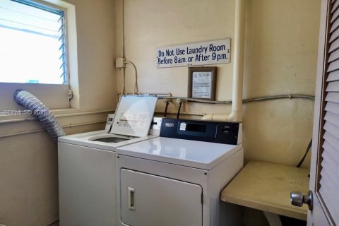 Купить кондоминиум в Майами, Флорида 1 спальня, 63.92м2, № 2044969 - фото 14