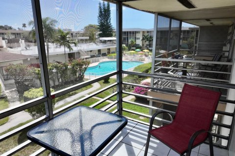 Купить кондоминиум в Майами, Флорида 1 спальня, 63.92м2, № 2044969 - фото 12