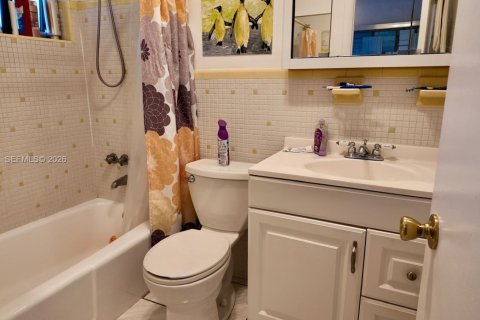 Купить кондоминиум в Майами, Флорида 1 спальня, 63.92м2, № 2044969 - фото 10