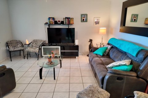 Купить кондоминиум в Майами, Флорида 1 спальня, 63.92м2, № 2044969 - фото 2