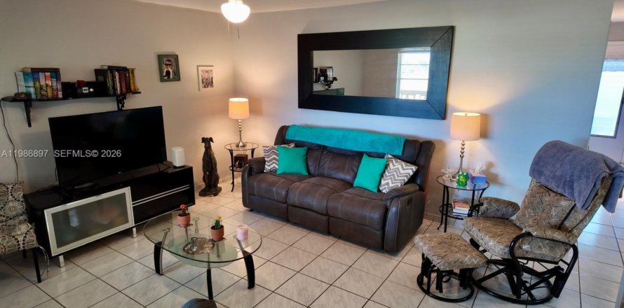 Кондоминиум с 1 спальней в Майами, Флорида № 2044969