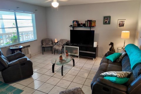 Купить кондоминиум в Майами, Флорида 1 спальня, 63.92м2, № 2044969 - фото 3