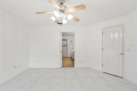 House in Deltona, Florida 3 bedrooms, 159.42 sq.m. № 1830044 - photo 7
