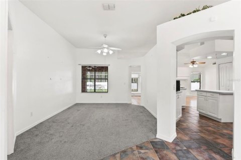 House in Deltona, Florida 3 bedrooms, 159.42 sq.m. № 1830044 - photo 17