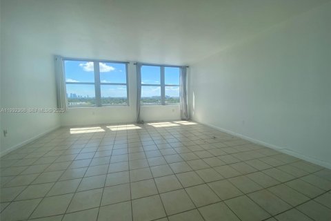 Снять в аренду кондоминиум в Майами-Бич, Флорида 52.58м2, № 1990866 - фото 7