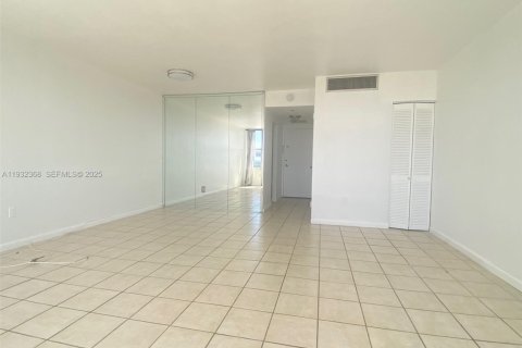 Снять в аренду кондоминиум в Майами-Бич, Флорида 52.58м2, № 1990866 - фото 8