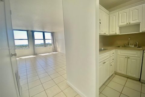 Снять в аренду кондоминиум в Майами-Бич, Флорида 52.58м2, № 1990866 - фото 6