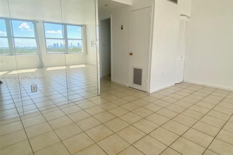 Снять в аренду кондоминиум в Майами-Бич, Флорида 52.58м2, № 1990866 - фото 4