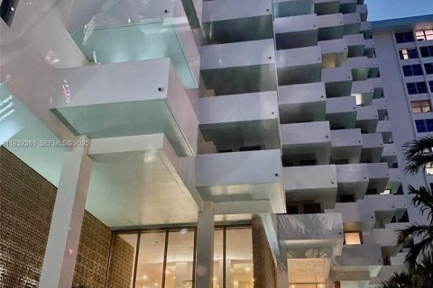 Снять в аренду кондоминиум в Майами-Бич, Флорида 52.58м2, № 1990866 - фото 1