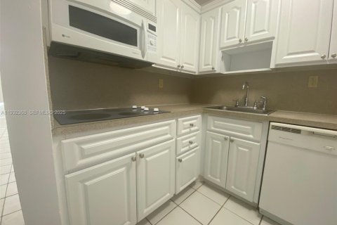 Снять в аренду кондоминиум в Майами-Бич, Флорида 52.58м2, № 1990866 - фото 5