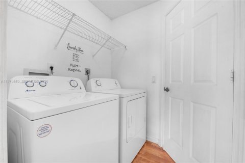 House in Homestead, Florida 3 bedrooms, 143.35 sq.m. № 2042191 - photo 16