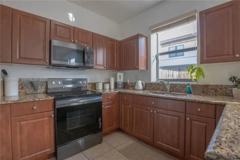 Touwnhouse à louer à Homestead, Floride: 4 chambres, 161.28 m2 № 1994144 - photo 4