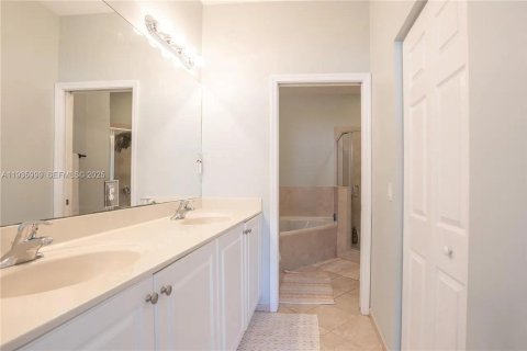 Touwnhouse à louer à Homestead, Floride: 4 chambres, 161.28 m2 № 1994144 - photo 3