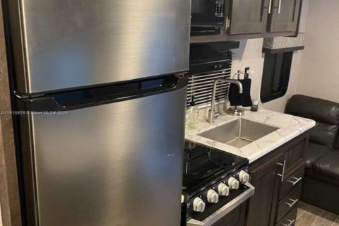 Appartement à louer à Homestead, Floride: 1 chambre, 143.53 m2 № 1973707 - photo 2