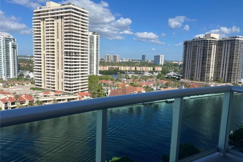 Снять в аренду кондоминиум в Санни-Айлс-Бич, Флорида 1 спальня, 92.9м2, № 1922004 - фото 1